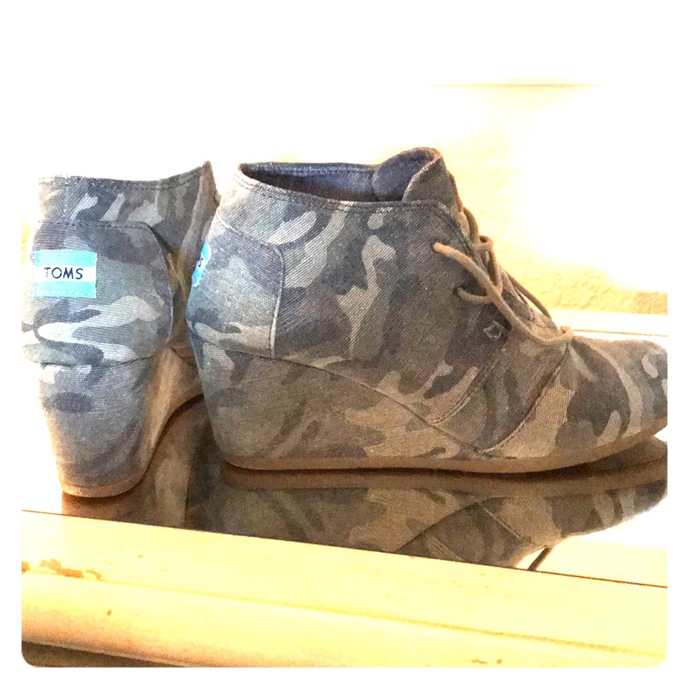 Camo Wedge